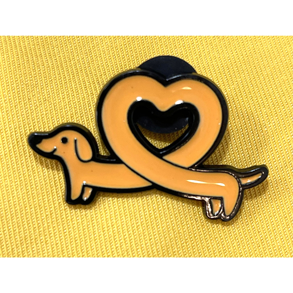 NWOT Orange Dachshund Dog Brooch Lapel Pin Enamel Heart Love Cute Collectible